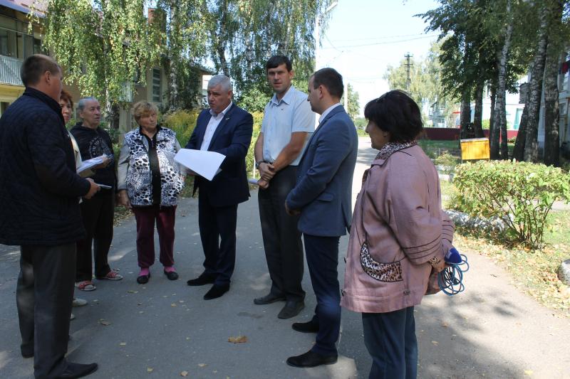 Липецкие активисты ОНФ провели рейд по дворовым территориям села Становое, вошедшим в проект благоустройства