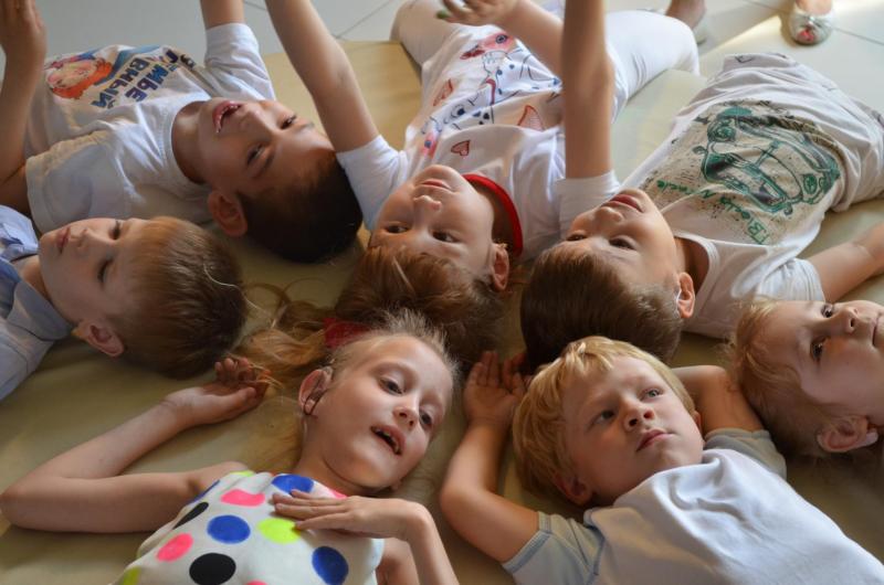 В ЕКАТЕРИНБУРГЕ ОТМЕТИЛИ ДЕНЬ ГЛУХИХ: Родители слабослышащих детей собрались для празднования 4-хлетия своей организации