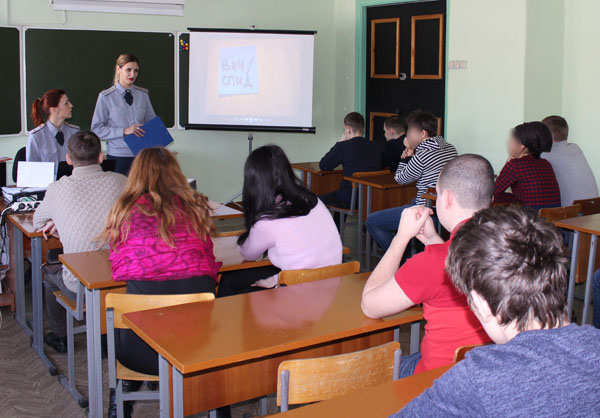 В рамках международного дня борьбы со СПИД в образовательных учреждениях г. Новокузнецка сотрудники УИИ провели профилактические мероприятия