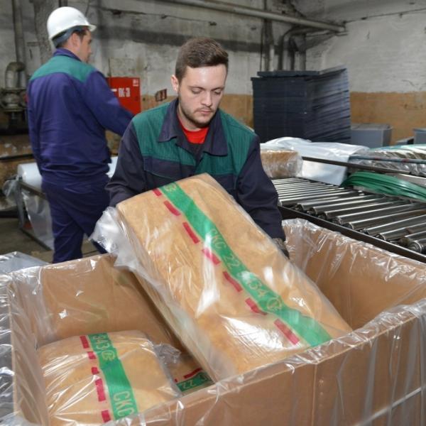 Завод «Омский каучук» осваивает еще один вид упаковки