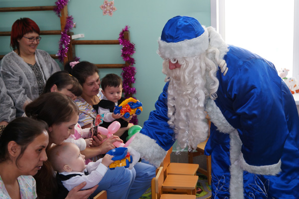 В преддверии самого долгожданного новогоднего праздника в дом ребенка при ИК-35 пришла настоящая сказка