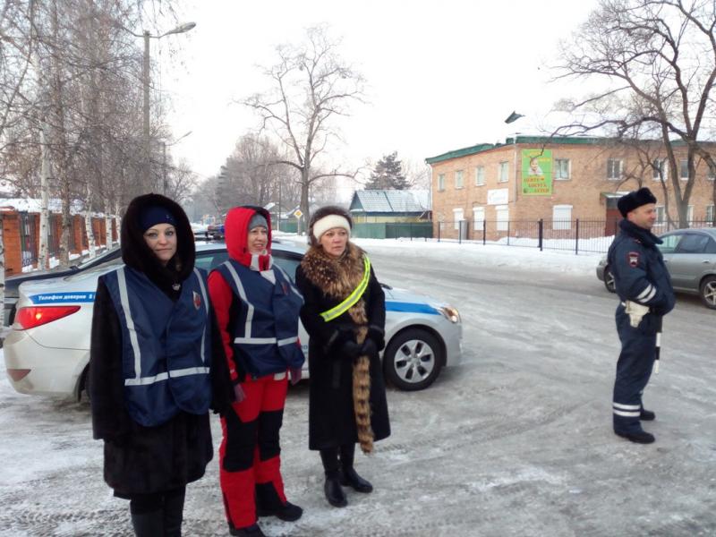 В Дальнереченске полицейские и общественники проверили законность соблюдения водителями Правил перевозки детей