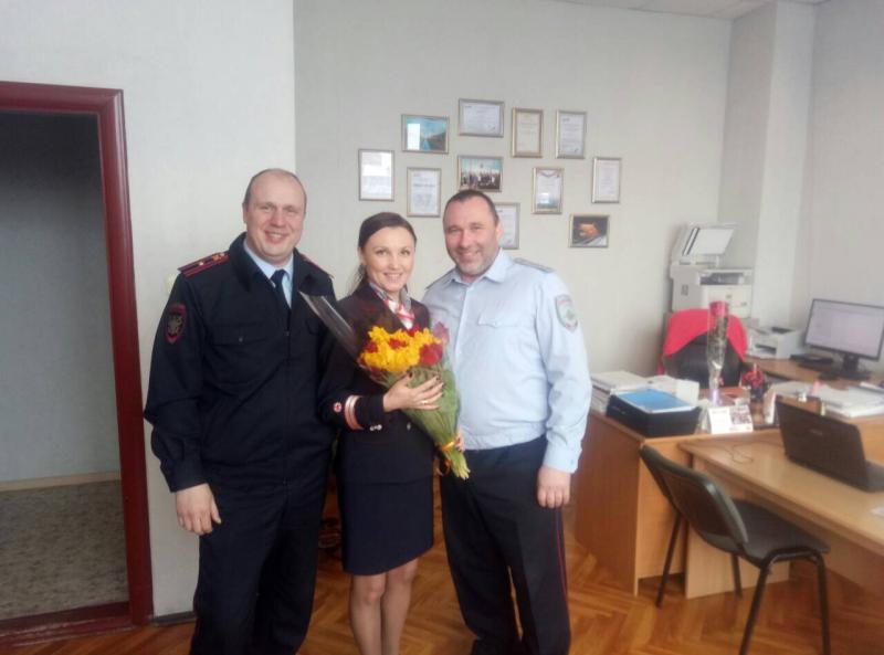 В Коврове сотрудники транспортной полиции присоединились к акции «Цветочный патруль»