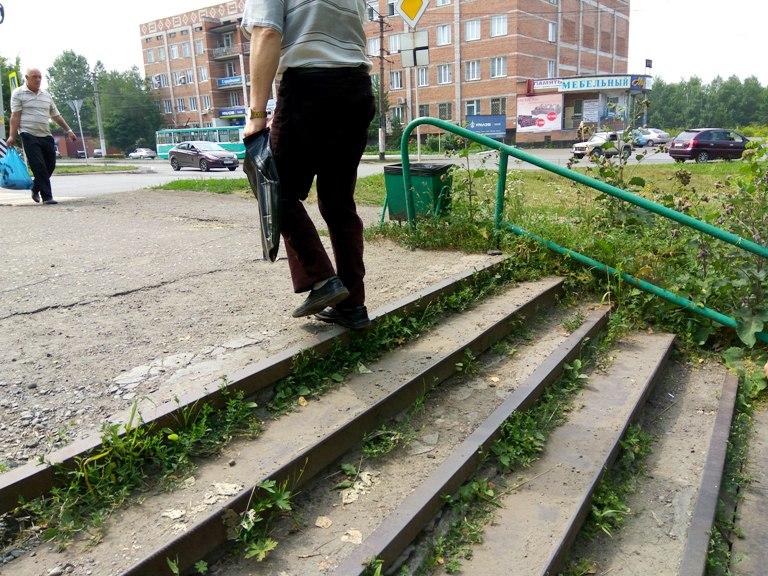 Заброшенная лестница в центре города Осинники