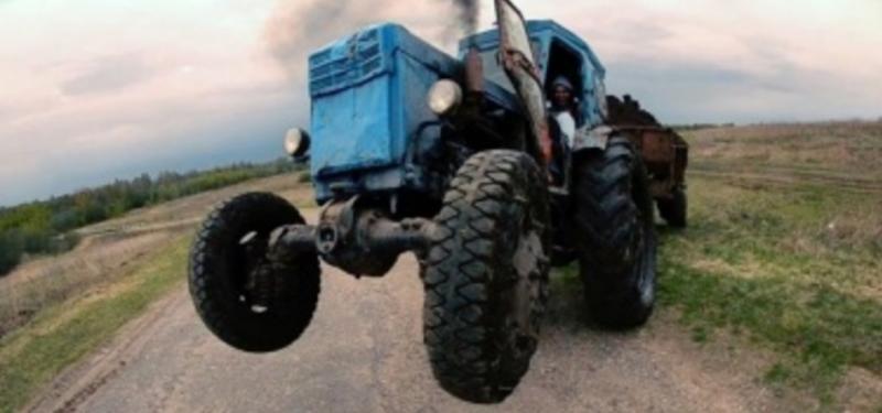 В Курсаково ловят маньяка на тракторе