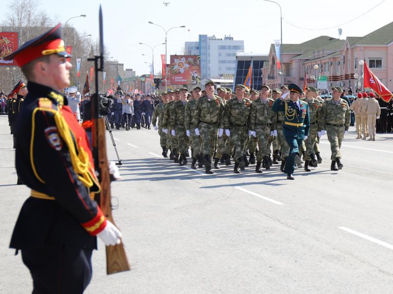 Военнослужащие и сотрудники югорской Росгвардии приняли участие в прохождении торжественным маршем в ознаменование Дня Победы и шествии «Бессмертный полк»