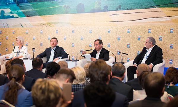 Медведев поддержал предложения участников Форума сельских депутатов «Единой России»