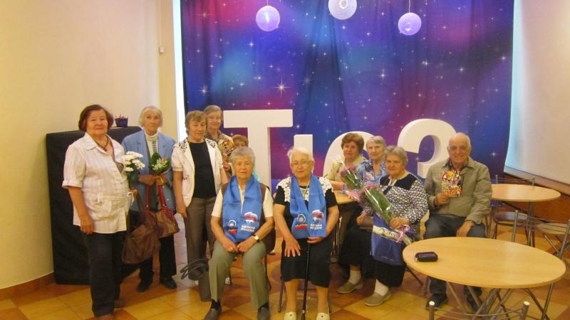 Королёвские единороссы предоставили пенсионерам возможность посмотреть спектакль «Три красавицы» в ТЮЗе