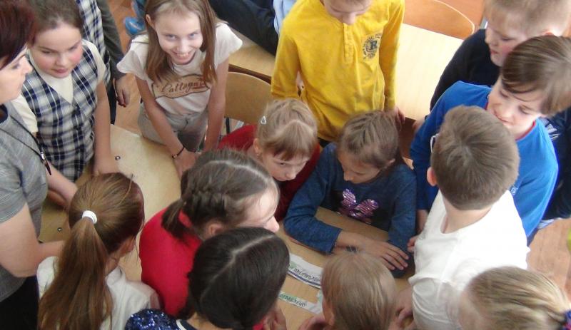 В преддверии Международного дня защиты детей областные росгвардейцы организовали квест-игру для учеников подшефного класса
