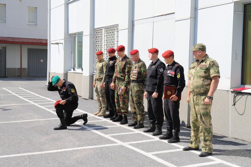 В Управлении Росгвардии по ХМАО – Югре  состоялось вручение крапового берета и медалей спецназа
