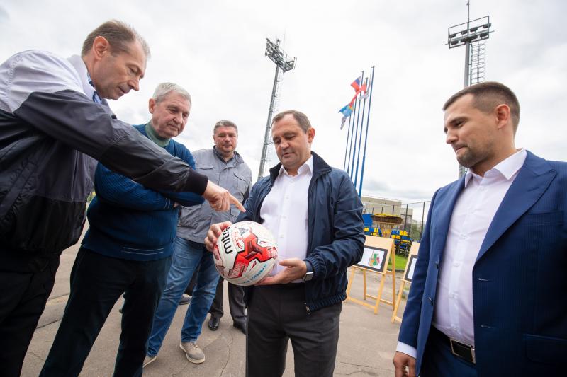 Спикер Мособлдумы посетил стадион «Старт» в Реутове