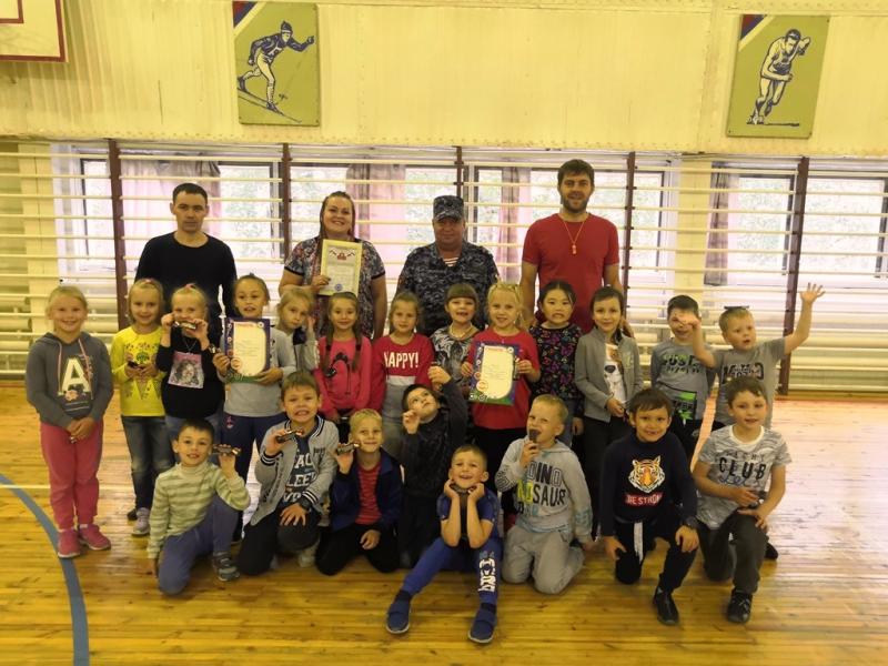 В Белоярском сотрудники Росгвардии провели для воспитанников детских лагерей спортивную эстафету