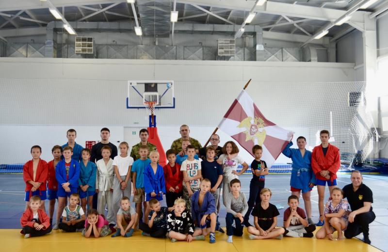 В Кольском районе росгвардейцы провели мастер-класс по самбо для воспитанников спортивных школ