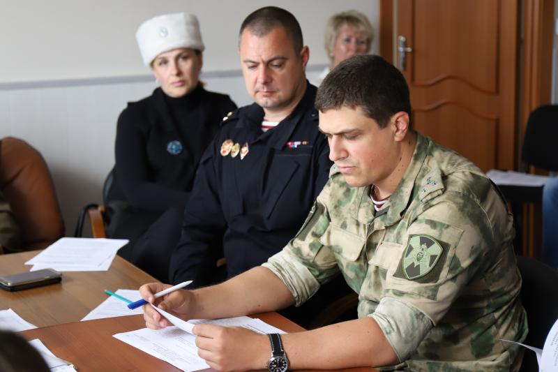 Офицер Росгвардии принял участие в обсуждении вопросов патриотического воспитания молодежи в Ханты-Мансийском районе