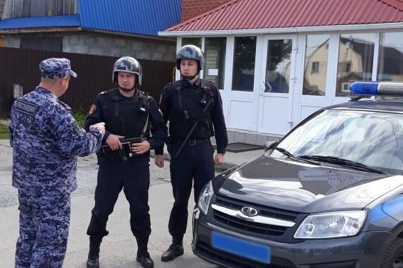 Сотрудники вневедомственной охраны Югры задержали с поличным подозреваемых в краже