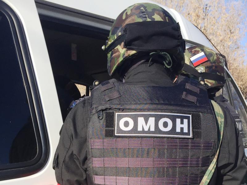 В Иркутске сотрудники ОМОН Росгвардии оказывают содействие полицейским при проведении проверок иностранных граждан