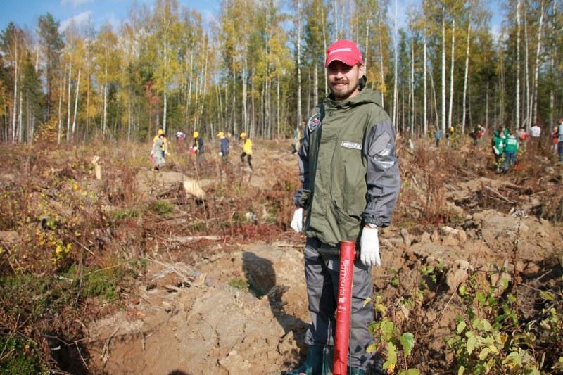 «Молодежка ОНФ» в Коми высадила 200 саженцев ели у деревни Разгорт Сыктывдинского района