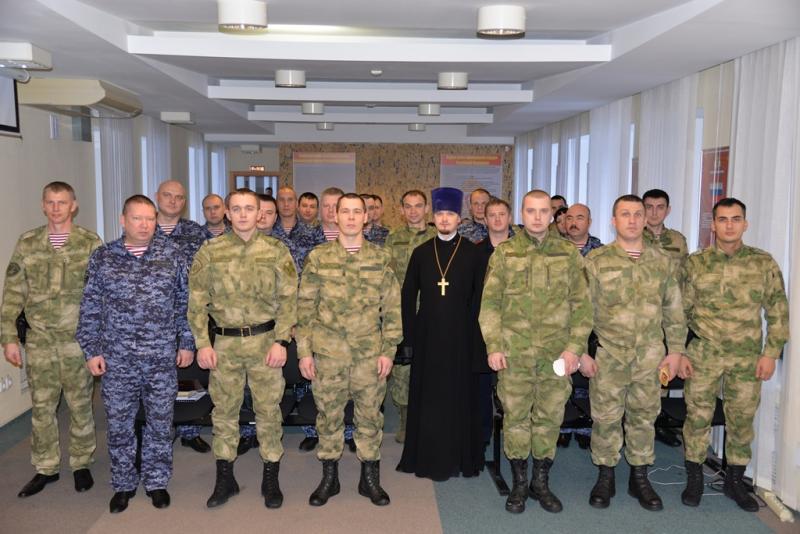 В Югре прошли встречи военнослужащих и сотрудников Росгвардии со священнослужителями Русской православной церкви