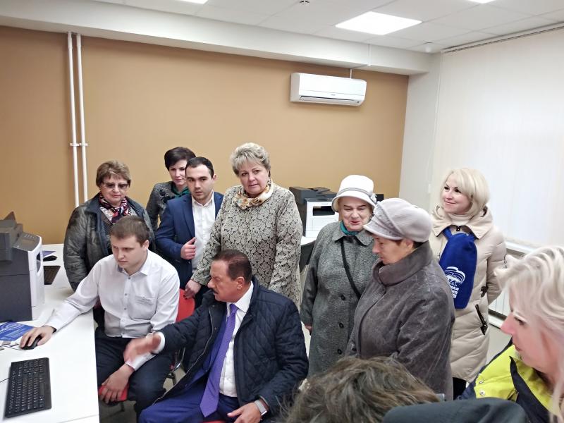 Единороссы из Королёва проверили МФЦ на предмет доступности для инвалидов