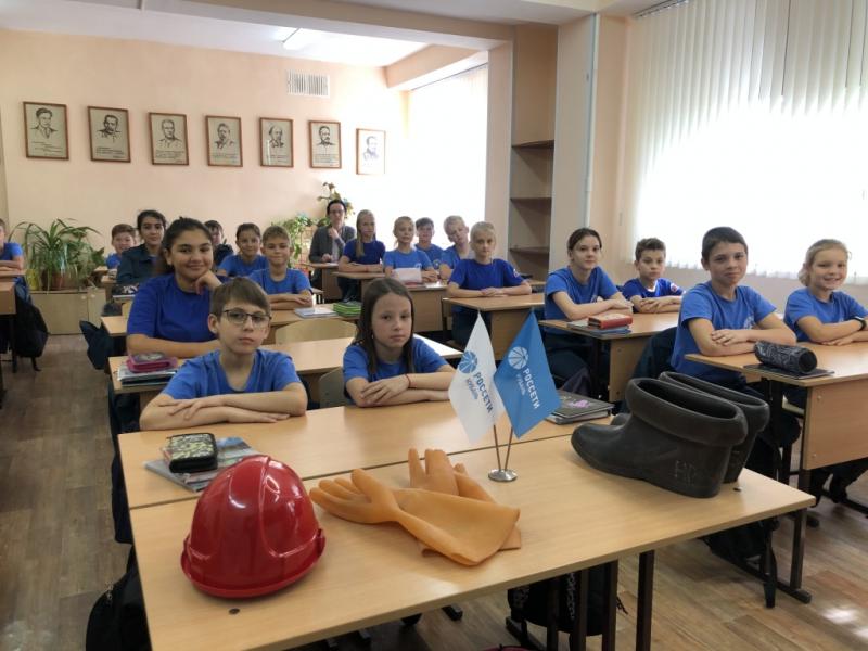 Энергетики Кубани провели уроки по электробезопасности для 8 тыс школьников в юго-западном энергорайоне