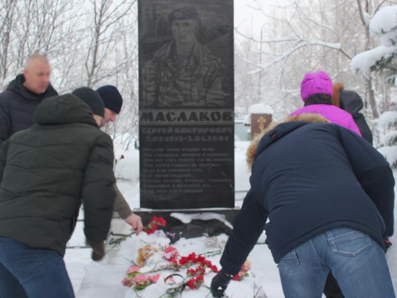 Сотрудники нижневартовского ОМОНа почтили память героически погибшего товарища