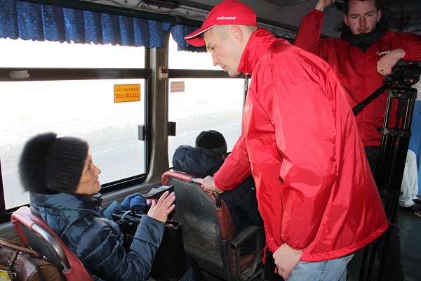 Участники «Молодёжки ОНФ» на Камчатке проверяют состояние пассажирских автобусов