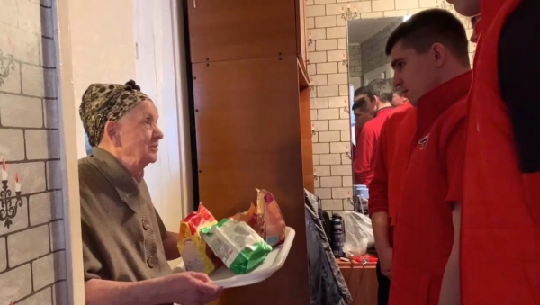 Участники амурской команды «Молодежки ОНФ» помогли одинокой пенсионерке из Благовещенска с ремонтом кухни