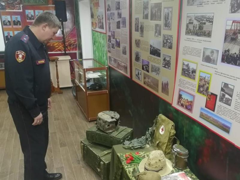 Сотрудники Усть-Илимского ОВО Росгвардии посетили краеведческий музей и вспомнили о событиях Великой Отечественной войны