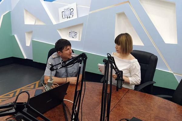Вопросы предоставления сведений о доходах и расходах сотрудниками УИС Дагестана обсудили на радиостанции «Страна гор»