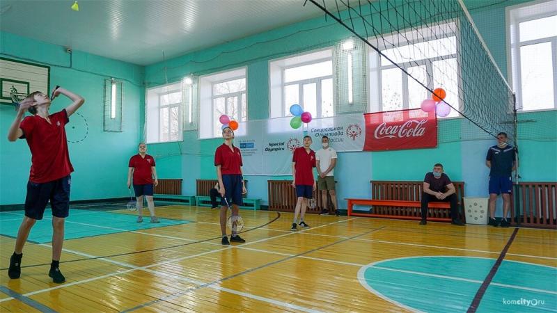 Хабаровские спортсмены с особенностями развития провели соревнования по воланболу
