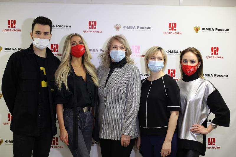 Новогодняя донорская акция с участием известных артистов, блогеров и общественных деятелей прошла в Москве