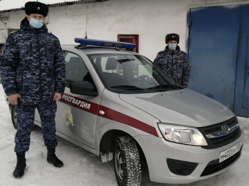 В Иркутской области сотрудники вневедомственной охраны Росгвардии задержали гражданина, который похитил из магазина 12 банок красной икры