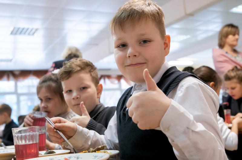 Возвращение в офлайн: московские школьники сели за парты
