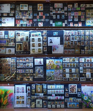 В Красноярске открылась выставка почтовых марок, посвященная 8 марта