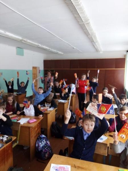 Огонь - и друг и враг!
В начале рабочей недели в школе города Ярцево состоялась внеклассная беседа о пожарной безопасности.