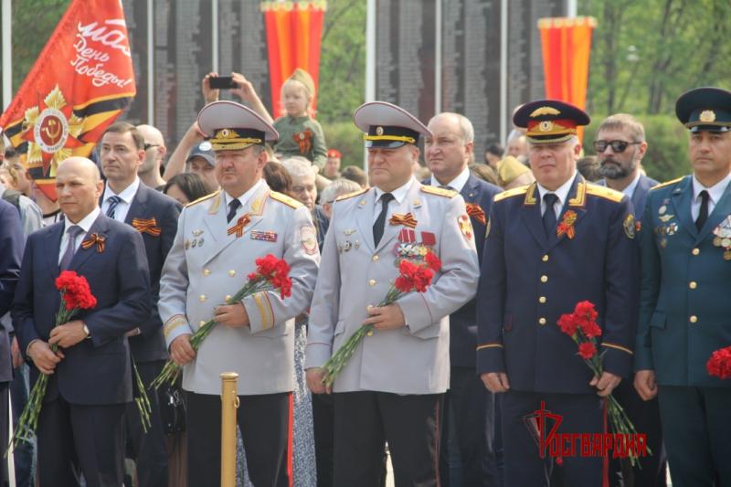 В Тюменской области личный состав управления Росгвардии почтил память павших героев Великой Отечественной войны