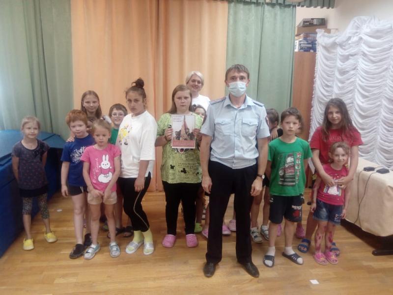 В Дмитрове сотрудники Росгвардии провели Урок мужества для воспитанников детского реабилитационного центра