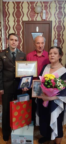 В преддверии Дня Героев Отечества представители Росгвардии посетили родителей Дмитрия Новосёлова