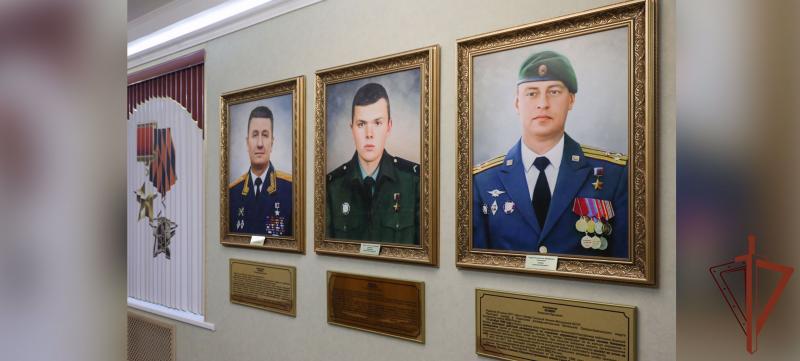 Первый заместитель директора Росгвардии генерал-полковник Виктор Стригунов принял участие в открытии Галереи героев Отечества