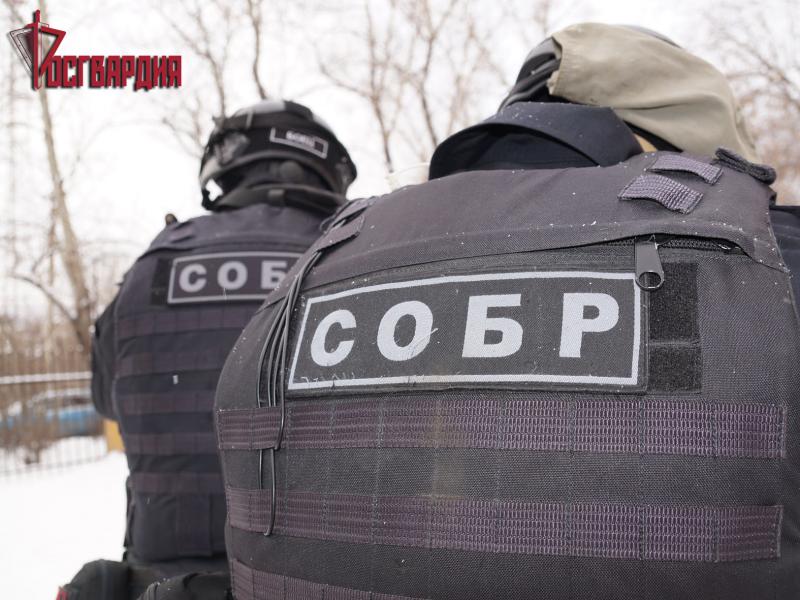 При участии сотрудников СОБР Росгвардии в Иркутске задержаны мужчины, вымогавшие у бизнесмена 900 тысяч рублей
