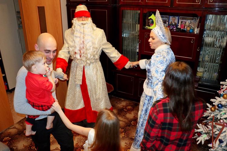 Дед мороз из Росгвардии навестил детей с трудной жизненной ситуацией в Снежинске