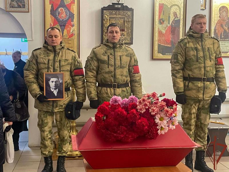 Военнослужащие трехгорновского полка Росгвардии приняли участие в захоронении останков бойца красной армии