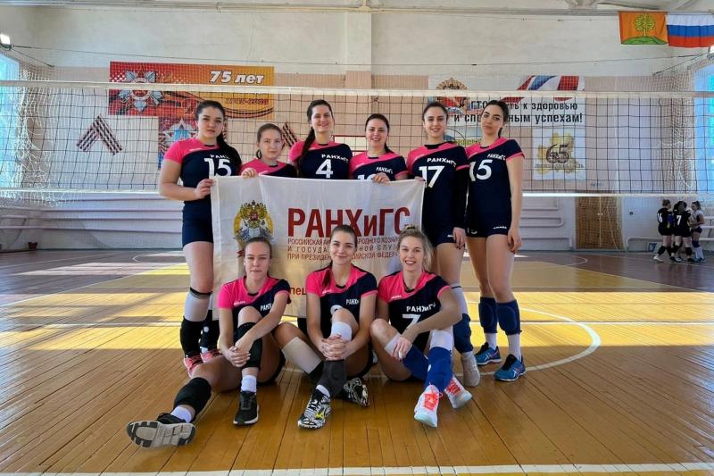 Старт чемпионата Липецка по волейболу среди женских команд