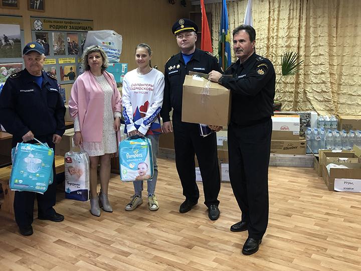 Пожарные ГКУ МО «Мособлпожспас» присоединились к акции по сбору гуманитарной помощи жителям Донбасса