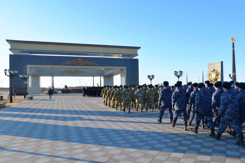 На Ямале росгвардейцы провели генеральную репетицию парадного шествия в честь Дня Победы