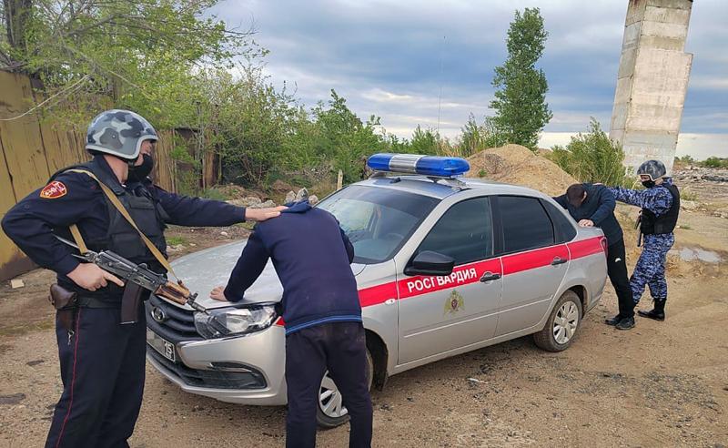 В Оренбуржье росгвардейцы задержали подозреваемых в краже металла