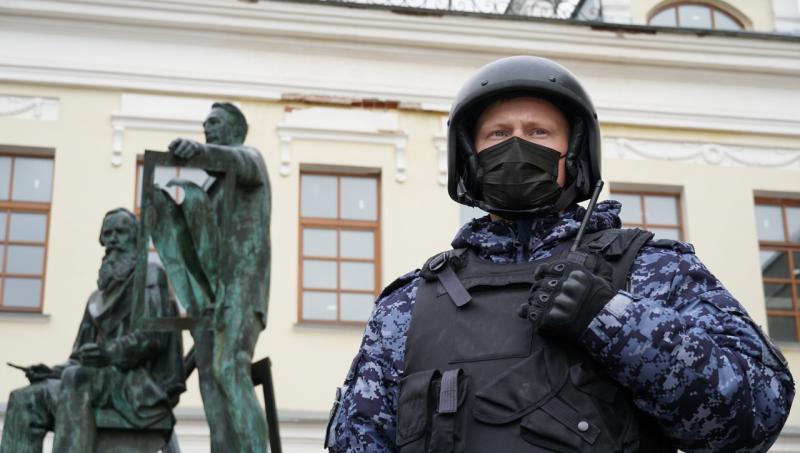 В Кирове росгвардейцы задержали подозреваемых в хулиганстве