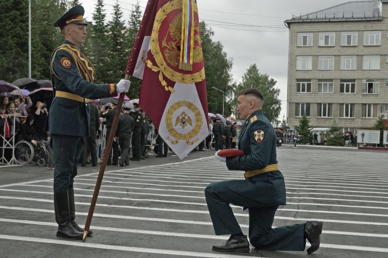 В Новосибирском военном институте войск национальной гвардии состоялся выпуск молодых офицеров