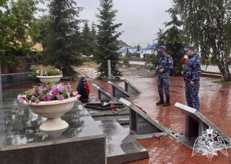 В День партизан и подпольщиков росгвардейцы в Тюменской области почтили память героев Великой Отечественной войны