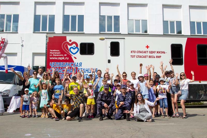 В Челябинске росгвардейцы совместно с областной станцией переливания крови провели мероприятие в рамках акции «Каникулы с Росгвардией»
